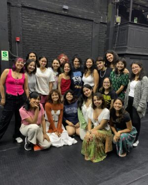 Eve Harlow Instagram - went to Peru to teach kids acting; fell in love with Peru, fell in love with the kids. 
♥️✨

🙏 @spotlightartsco for changing my life