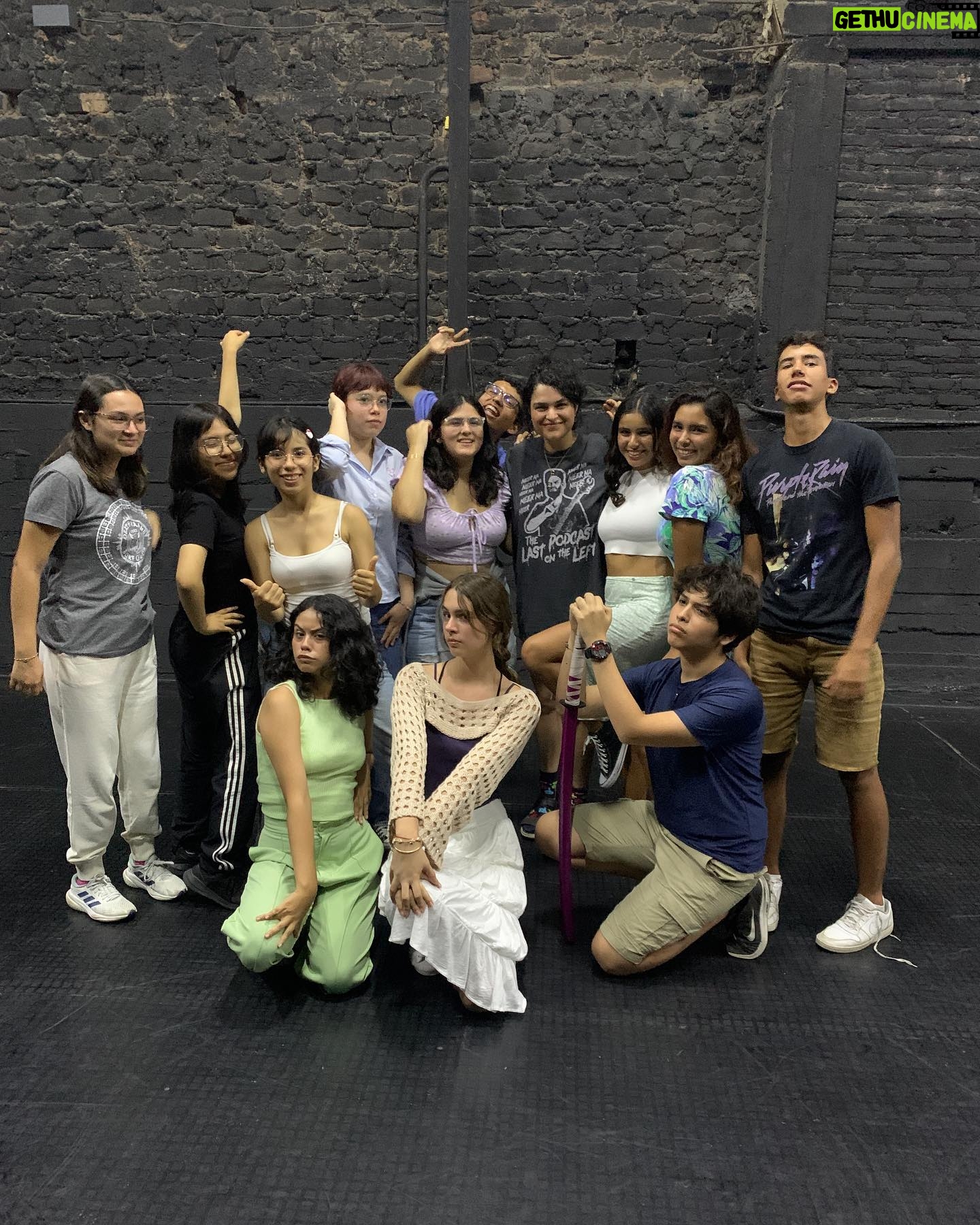 Eve Harlow - 3 Likes - went to Peru to teach kids acting; fell in love with Peru, fell in love with the kids.
♥️✨
🙏 @spotlightartsco for changing my life