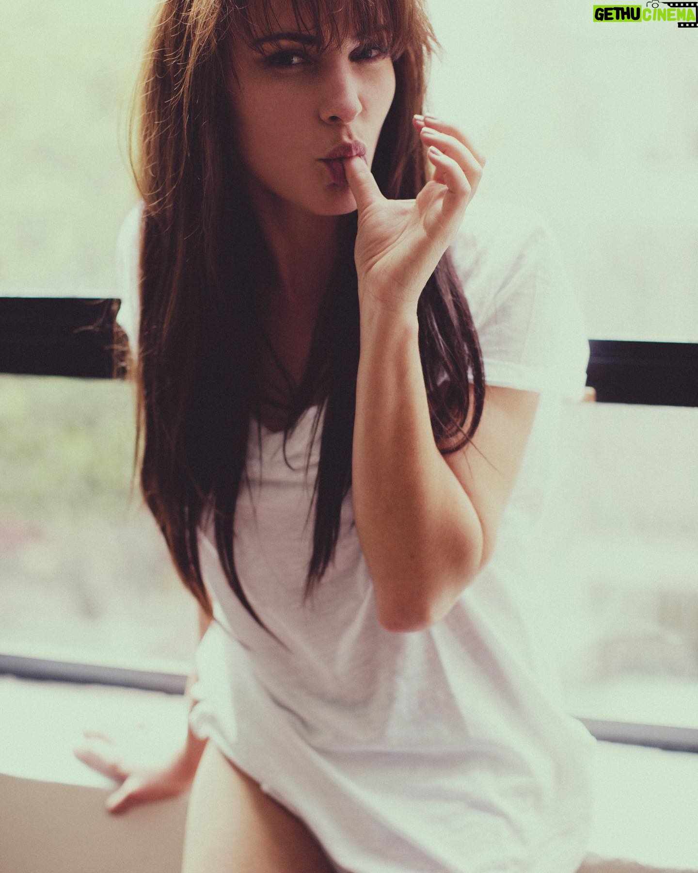 Eve Mauro - 1.3K Likes - I want to be the reason you look down at your phone and smile. And walk into a pole. #YoureWelcome #FeelingFroggie #NotDeadYet