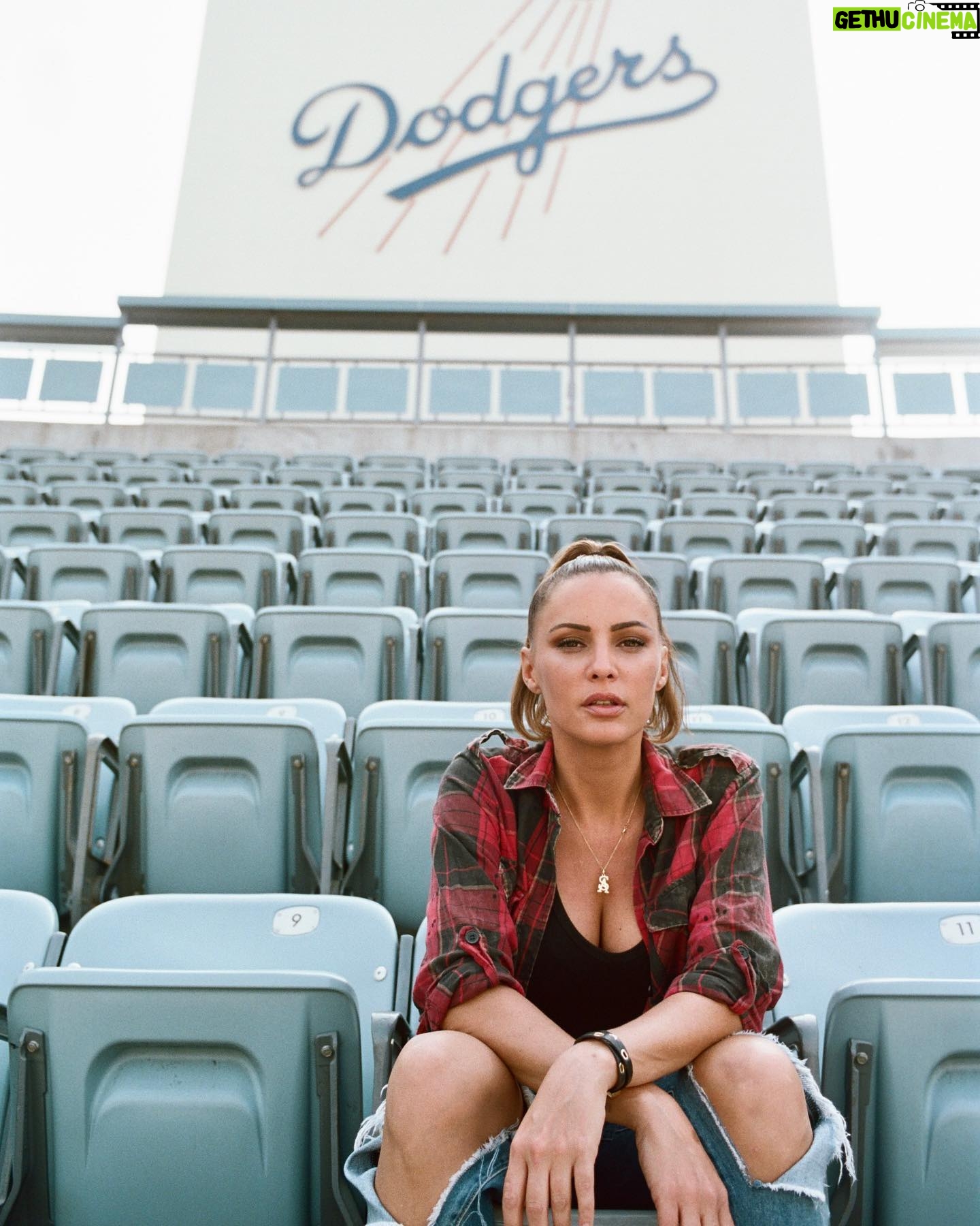 Eve Mauro - 1.4K Likes - Sitting in the heart of the legendary Dodger Stadium, where every empty seat tells a story.
📸 @estevanoriol
#DodgerSilence
#EmptySeatStories
#StadiumSolitude
