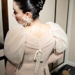 Eve Hewson Instagram – On my way to Ariana ✨🧝‍♀️🧚🏽‍♂️
📸 by @emwajones