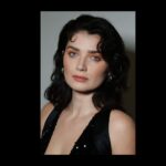 Eve Hewson Instagram – ‘twas an honour!!!! 💚🇮🇪💚

Hair @halleybrisker 
Make up @kateleemakeup 
Styling @kateyoung 
@narrativepr 
@oscarwildeawardsla
