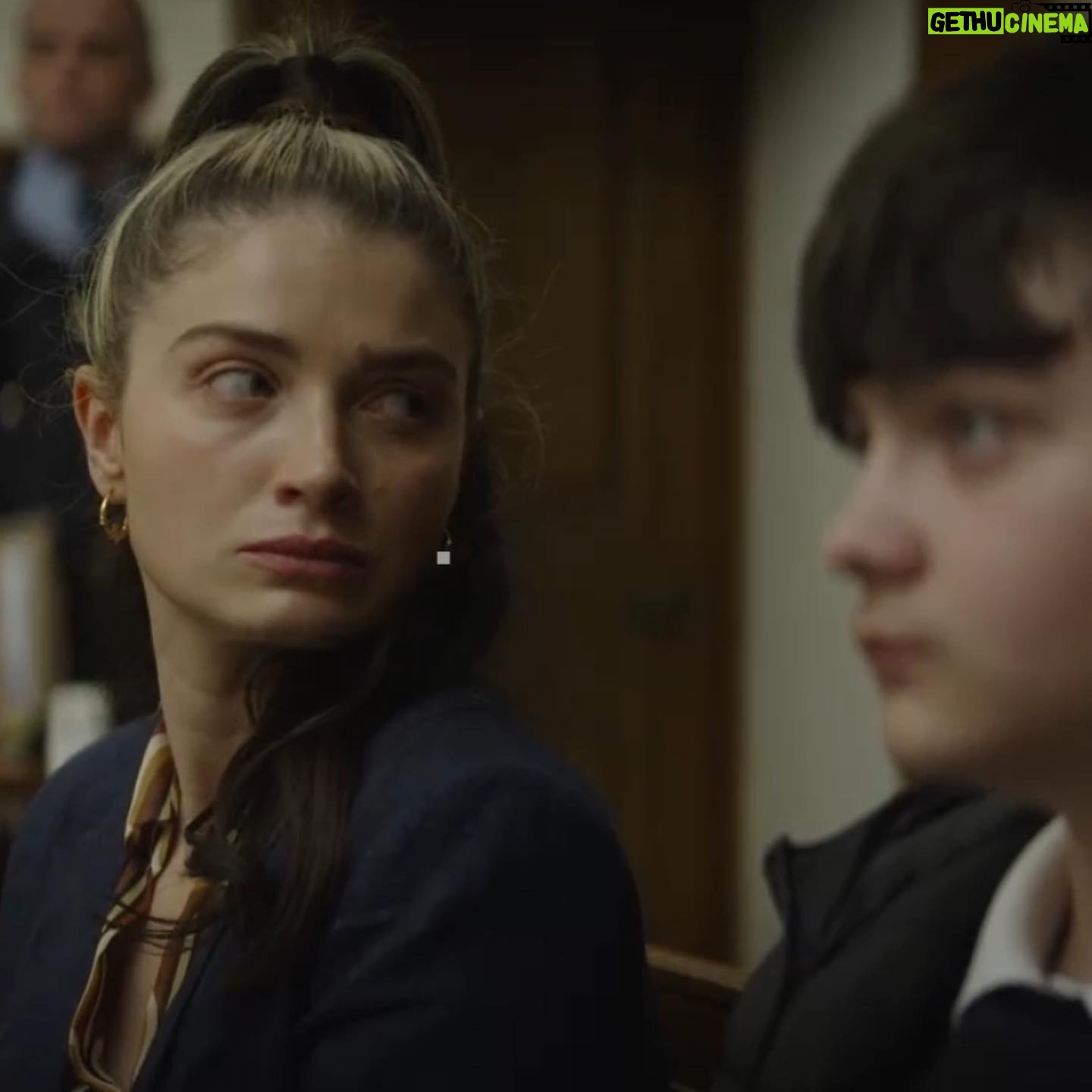 Eve Hewson Instagram - I am so truly proud of this movie. 90 minutes of laughs, tears, music… and a whole lot of attitude. 💚🤍🧡 If you haven’t seen it, I promise you, you should. Enjoy. 🙏🏼 Streaming on @appletv now. #floraandson