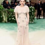 Eve Hewson Instagram – Representing for the home team last night at The Met Gala in SIMONE ROCHA 🇮🇪

Thank you Simone, for the most beautiful dress I’ve ever worn. 🤍 

And thank you to the greatest people you will ever meet! 
@karlawelchstylist 
@mollyrstern 
@halleybrisker 
@mattyhabs21
@gracewrightsell
@narrativepr 

❤️❤️❤️❤️❤️❤️