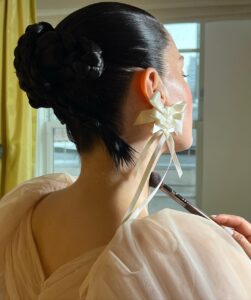 Eve Hewson Instagram - Representing for the home team last night at The Met Gala in SIMONE ROCHA 🇮🇪 Thank you Simone, for the most beautiful dress I’ve ever worn. 🤍 And thank you to the greatest people you will ever meet! @karlawelchstylist @mollyrstern @halleybrisker @mattyhabs21 @gracewrightsell @narrativepr ❤️❤️❤️❤️❤️❤️