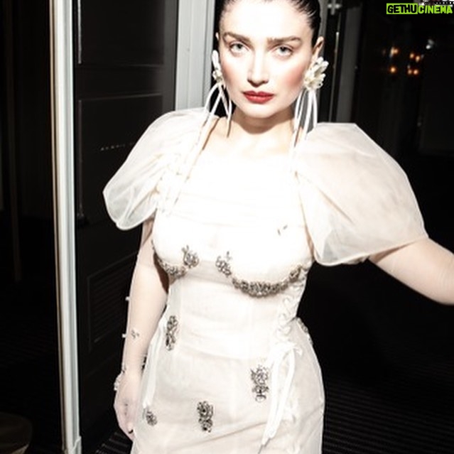 Eve Hewson Instagram - On my way to Ariana ✨🧝♀️🧚🏽♂️ 📸 by @emwajones