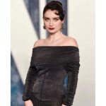 Eve Hewson Instagram - ✨2023✨ You were so good to me ⚡️ (….That strike hit different tho 🙃) 💚🤍🧡 2024, let’s find some peace. 🙏🏼