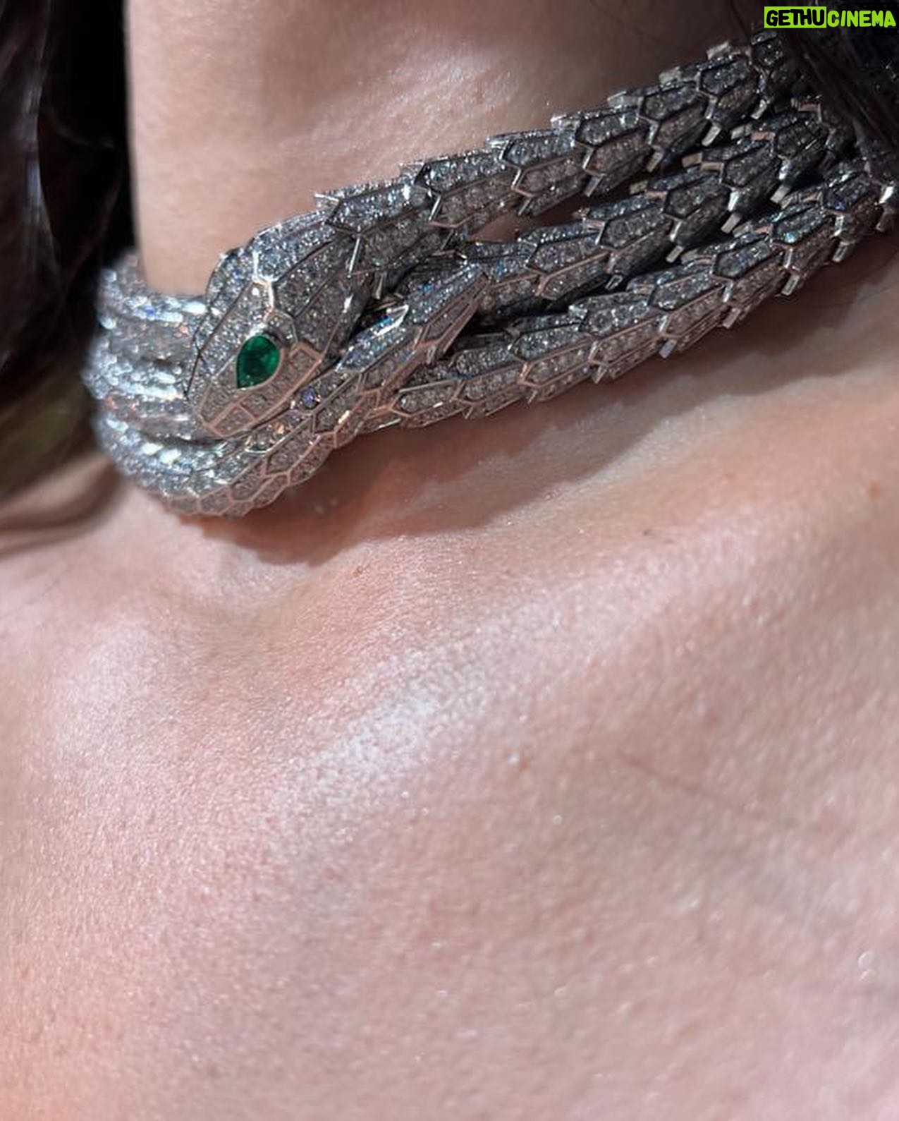 Eve Hewson Instagram - Critics Choice awards last night with @bulgari @congtriofficial ๐ซ We didnโt win but weโre pretty sure we came second! ๐โ๏ธ๐ฎ๐ช๐โจ Long live the Garvey girls!!! ๐๐๐ผ Thank you @melaniemakeup @officialdanilohair @kateyoung @narrativepr @appletvplus #badsisters