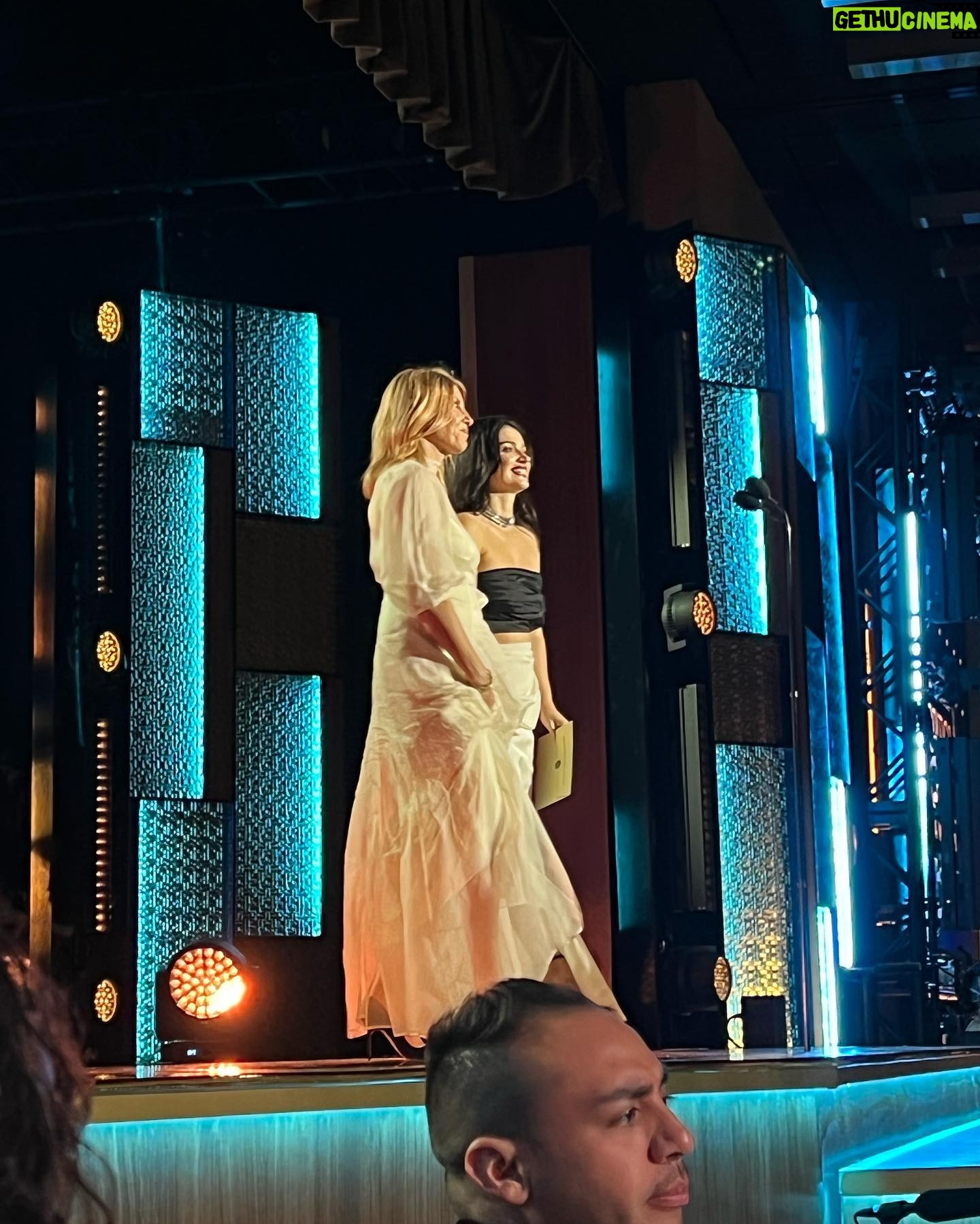 Eve Hewson Instagram - Critics Choice awards last night with @bulgari @congtriofficial ๐ซ We didnโt win but weโre pretty sure we came second! ๐โ๏ธ๐ฎ๐ช๐โจ Long live the Garvey girls!!! ๐๐๐ผ Thank you @melaniemakeup @officialdanilohair @kateyoung @narrativepr @appletvplus #badsisters