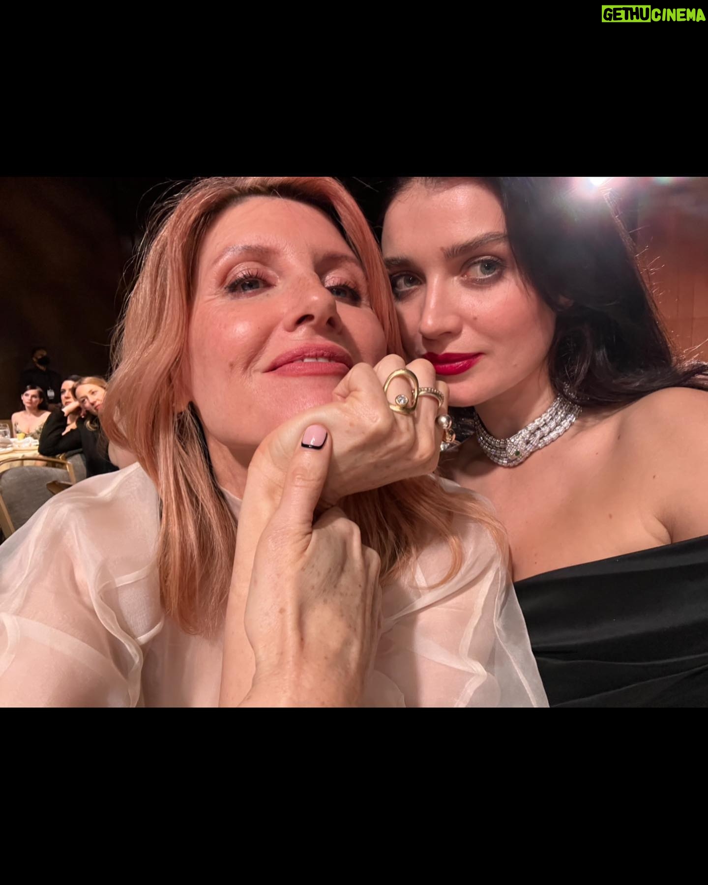 Eve Hewson Instagram - Critics Choice awards last night with @bulgari @congtriofficial ๐ซ We didnโt win but weโre pretty sure we came second! ๐โ๏ธ๐ฎ๐ช๐โจ Long live the Garvey girls!!! ๐๐๐ผ Thank you @melaniemakeup @officialdanilohair @kateyoung @narrativepr @appletvplus #badsisters