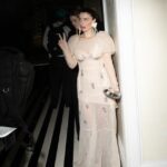 Eve Hewson Instagram – On my way to Ariana ✨🧝‍♀️🧚🏽‍♂️
📸 by @emwajones