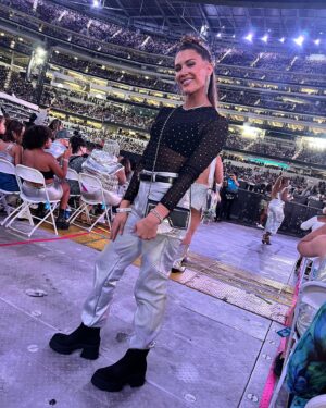 Eve Torres Instagram - Reliving this weekend in my head over and over! 🐝 👑 @beyonce