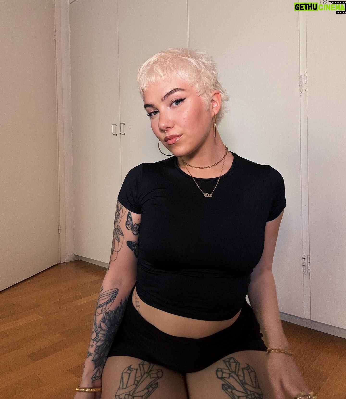 Evelina Instagram - Elämäni eka takaflyygeli 🧚♂️ kesäjeejee