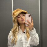 Evelina Instagram - eilen kuvauksis, tänään keikal Helsingis Apollossa @nordic_glamjam -bileis 🤎 mun showtime 22:00 🧙🏼‍♂️