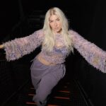 Evelina Instagram – huomenna Pehmee Tour Lutakossa, Jyväskylässä!! 💜 showtime 22:00, illan avaa @stormysenya 21:00 ✨ on ollu unohtumattomii keikkoi ja kohtaamisiii, on ollu ihanaa päästä vetää tuttujen lempparien lisäks koko neljäs albumi ja nähä ja kuulla ja tuntea et ootte löytäny Pehmeen 🥹🫶🏼
Pehmee Tour lokakuussa:
13.10. Umpitunneli, Tornio
14.10. 45 Special, Oulu
18.10. Silja Serenade
20.10. Viking Grace
21.10. Tavastia, Helsinki
27.10. Sawohouse, Kuopio
28.10. Bailupaatti, Baltic Princess
kaikki keikat evelina.fi 💜