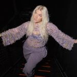 Evelina Instagram – huomenna Pehmee Tour Lutakossa, Jyväskylässä!! 💜 showtime 22:00, illan avaa @stormysenya 21:00 ✨ on ollu unohtumattomii keikkoi ja kohtaamisiii, on ollu ihanaa päästä vetää tuttujen lempparien lisäks koko neljäs albumi ja nähä ja kuulla ja tuntea et ootte löytäny Pehmeen 🥹🫶🏼
Pehmee Tour lokakuussa:
13.10. Umpitunneli, Tornio
14.10. 45 Special, Oulu
18.10. Silja Serenade
20.10. Viking Grace
21.10. Tavastia, Helsinki
27.10. Sawohouse, Kuopio
28.10. Bailupaatti, Baltic Princess
kaikki keikat evelina.fi 💜