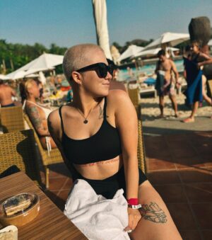 Evelina Instagram - ja jossain kaukana lukee hiekassa sä sydän mä