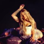 Evelina Instagram - sä <3 mä 4.8. tänä perjantaina ulkona viel yks tärkee biisi tulevalta Pehmee -albumilta 🫶🏼