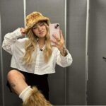 Evelina Instagram - eilen kuvauksis, tänään keikal Helsingis Apollossa @nordic_glamjam -bileis 🤎 mun showtime 22:00 🧙🏼‍♂️
