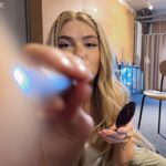 Evelina Instagram - helppo hymyillä koska viikon pääst mun neljäs albumi Pehmee on TEIÄN 💜 oon malttamaton joten paljastan jo tracklistii teille storyssa pala palalta 😈🫶🏼 📷: @riiagrasshill 💋
