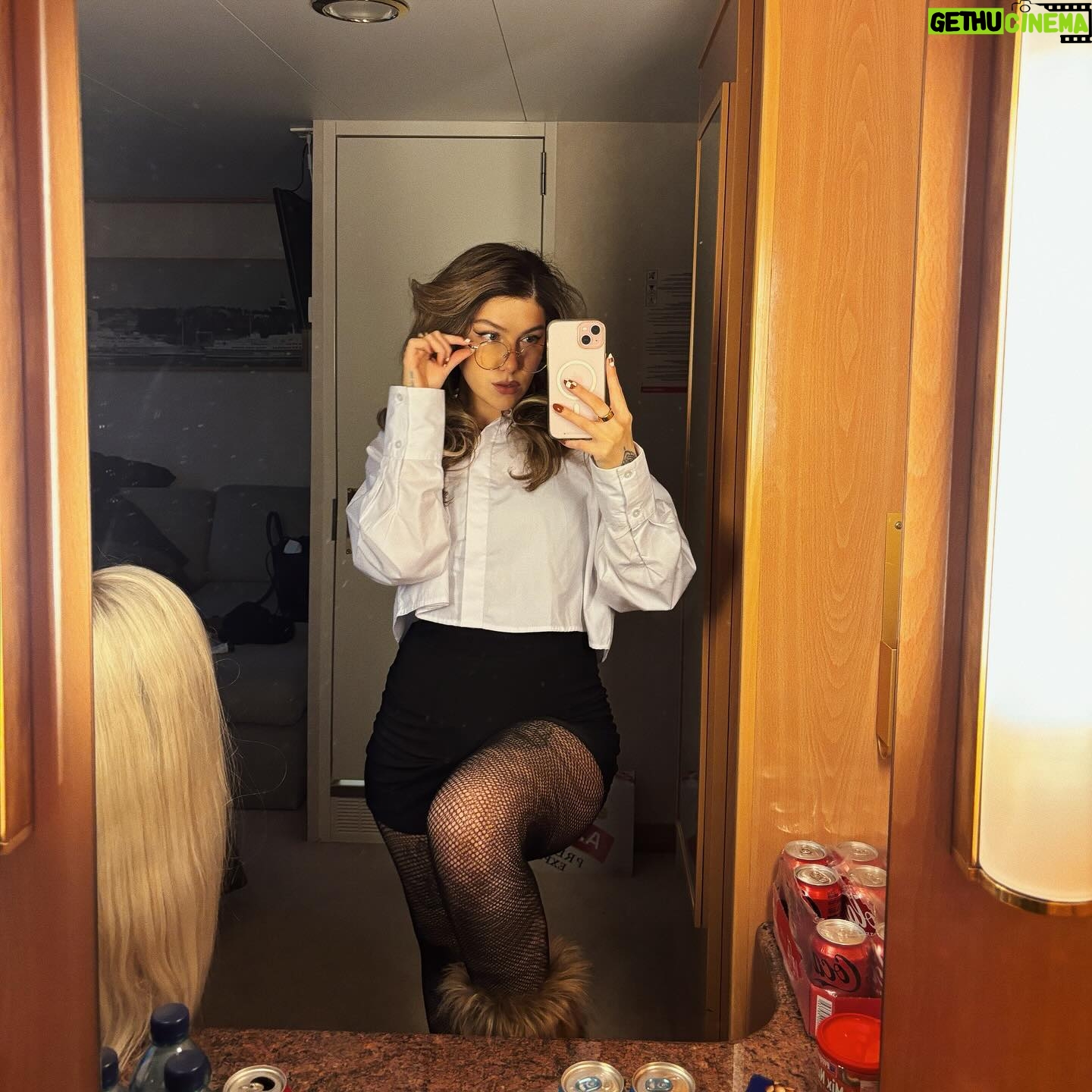 Evelina - 5.7K Likes - 💋 ihanaa viikonloppuu