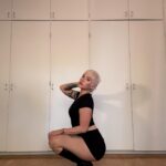 Evelina Instagram - Kiitos eilisestä keikasta Kauhajoki, oli lämmin ja intiimi juhla <3 tänään Varkaus Z-One ja ensviikon lauantaina ikärajaton ilmanen School’s Out -keikka Tykkimäel Kouvolassa 🪩
