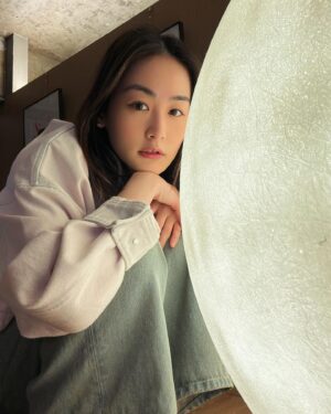 Evelyn Choi Instagram - fly me to the moon 🌕

2024年來到了5月，
最近發現原來這年是人生的detox年
飲食要detox, 人生也要detox.
找個機會給自己選擇，給自己時間沉澱。

然後呀
身心都輕鬆了

#lifedetox #happymindhappylife