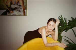 Evelyn Choi Instagram - How to be elegant? 
.
.
.
.
Just be yourself. 

在我心裏面的優雅就是充滿自信做自己。