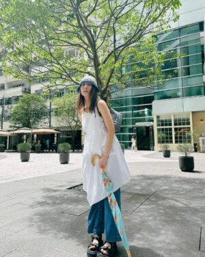Evelyn Choi Instagram - 今天有陽光是因為我莫名其妙地帶了傘出門 🌝