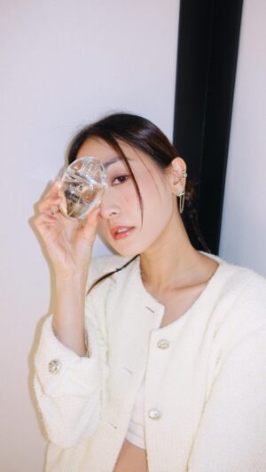 Evelyn Choi Instagram - Enjoy every single drop of…
Me; 
Self love;
Happiness

💧

@chanelofficial 
#N5Drop #N5 
#CHANELFragrance