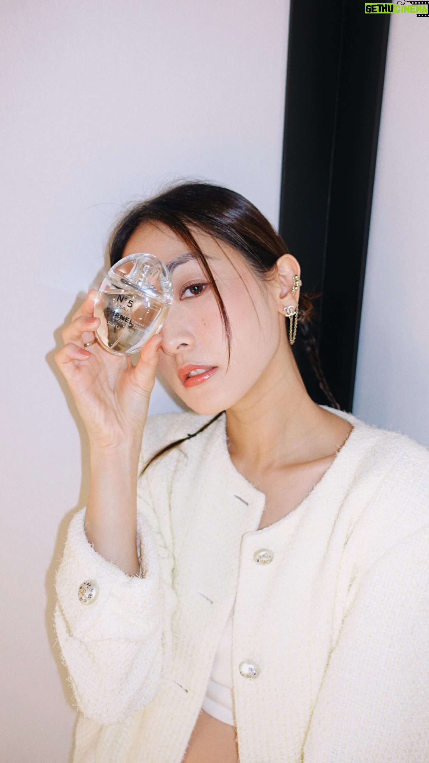 Evelyn Choi - 3 Likes - Enjoy every single drop of…
Me;
Self love;
Happiness
💧
@chanelofficial
#N5Drop #N5
#CHANELFragrance