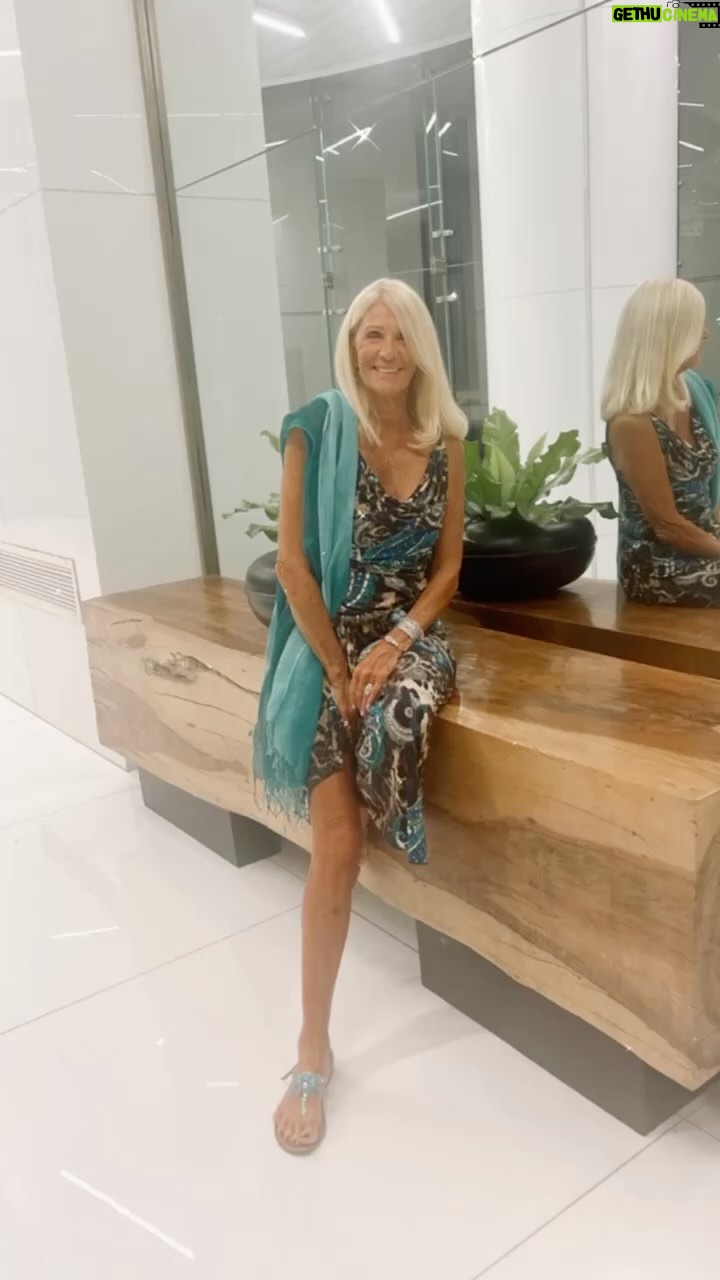 Evelyn Scheidl - 6.2K Likes - Comienzan los encuentros tan sanadores con amigas en BA
Gracias Marce @dra.marcelagotlib por recibirnos con tanto amor siempre ♥️
Mi vestido también es un regalo de @dra.marcelagotlib
Sandalias Capri
Cinturon @bisuteria_aresbymn
Muuy buen domingo y sin tan dulces y generosas con sus comentarios!!! 💋💕💋