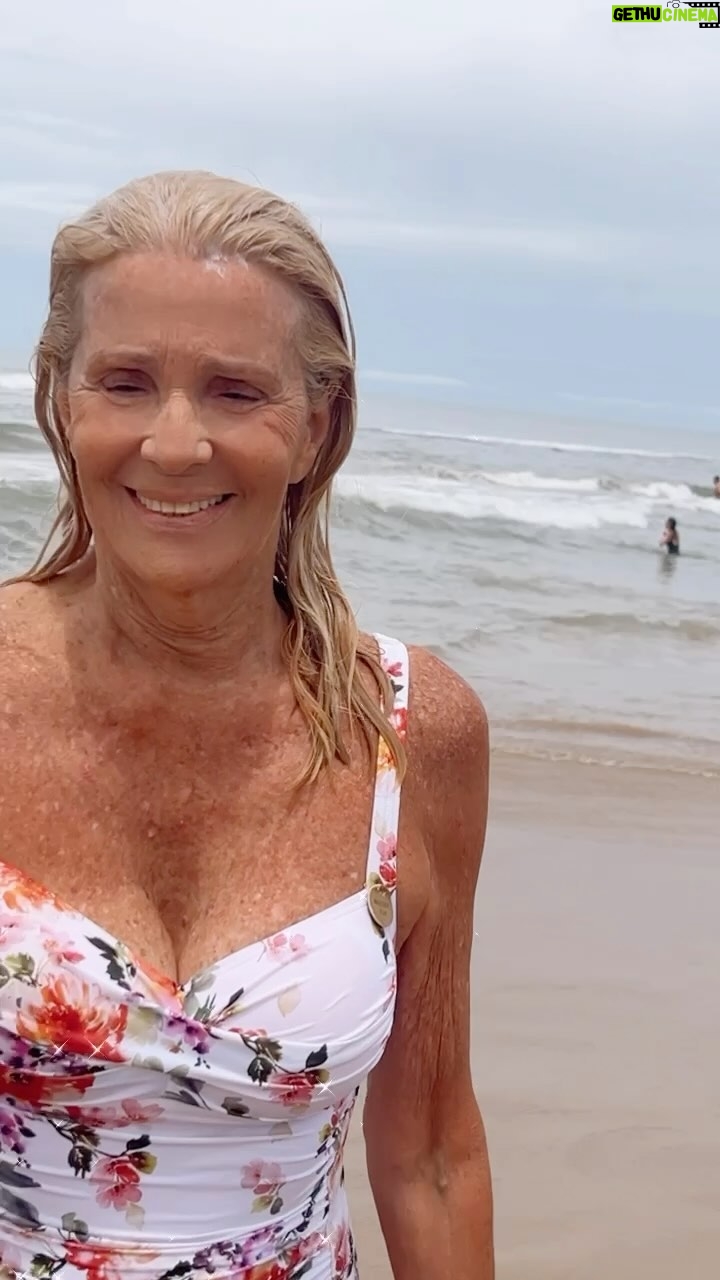 Evelyn Scheidl - 4.9K Likes - Dia espectacular después de varios dias muy ventosos!!
Cargando energias !!!
Mi traje de baño es de @niptuckswim
Anteojos @teresacalandraanteojos
Siempre atenta a los mensajes tan lindos que me envian!!!
Mil gracias!!!
🐬🐬🐬