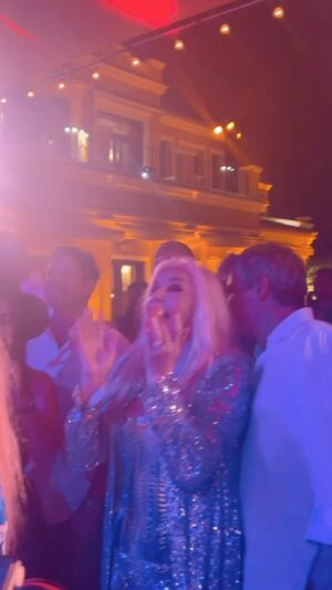 Evelyn Scheidl Instagram - Cristian Castro @cristiancastro acompañó también a Susana con esa voz increíble!!! Le cantó el Cumple Feliz y fue una ovacion y aplausos para honrar a nuestra Su 🎉🎉🎉 @gimenezsuok 🥂🍾🎊🎂♥️💕