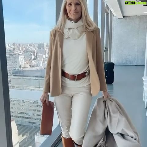 Evelyn Scheidl - 5.1K Likes - Época de desfiles!!
Argentina Fashion Week
Diferentes locaciones
@lextower.ok
Pantalón @flapalmiero
Remera @awadaoficial
Botas Botticelli