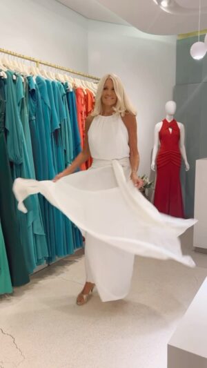 Evelyn Scheidl Instagram - Hoy visite el local de @laurencioadot y @thipinheiros ubicado en Posadas entre Montevideo y Rodriguez Peña y elegi varias prendas para mostrarles!!!
Ademas de los vestidos de novia , de madrina tienen una coleccion prèt a porter muy canchera!!!
Visitenlos sin ningun compromiso!!!
Y tengo varios mas para ir mostrandoles en estos dias!!!
Les deseo una lindisima semana y siempre leo los mensajes tan cariñosos de todas Uds!!!
Muchísimas gracias 💕💕💕