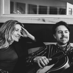 Evelyne Brochu Instagram - On a travaillé fort en studio dans les derniers mois, un album s’en vient! Et d’ici là, on aura peut-être quelques surprises de temps en temps…
📸 @grlphotographiemtl