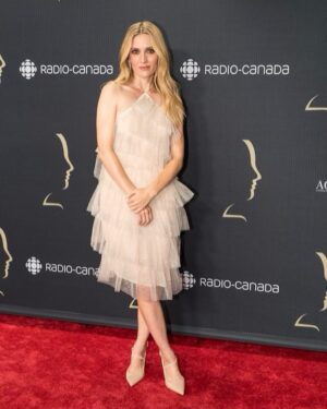 Evelyne Brochu Instagram - Gémeaux 2022.
Stylisme: @fredgauthier Cheveux: @daviddamours Mise en beauté: @leslie_ann_thomson Photo tapis rouge: @karineparadis_