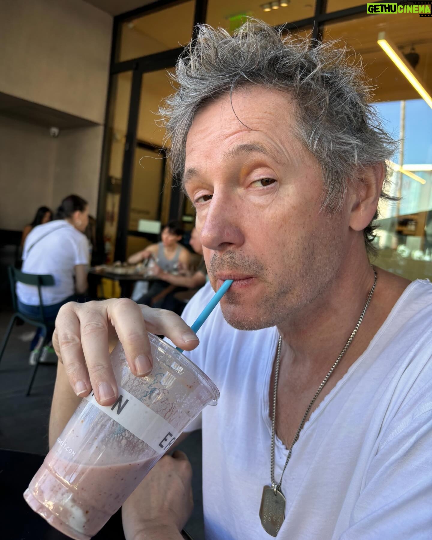 Ever Anderson Instagram - happy birthday to my kind, caring, monty python loving dad! father and daughters that play dungeons and dragons together are just superior 🫡 I LOVE YOUUUU