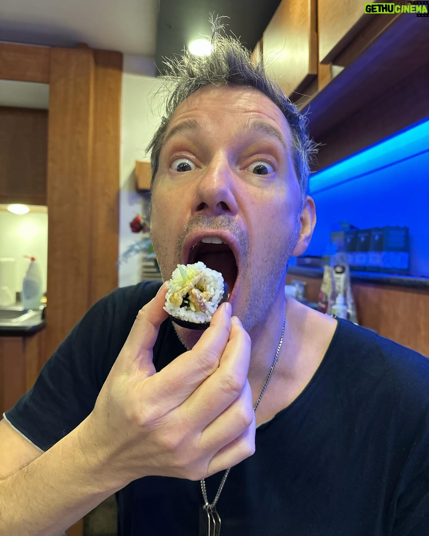 Ever Anderson Instagram - happy birthday to my kind, caring, monty python loving dad! father and daughters that play dungeons and dragons together are just superior 🫡 I LOVE YOUUUU