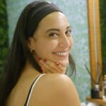 Evgenia Samara Instagram - [105/366•2024]* ____________________ Δεν θέλει κόπο, θέλει τρόπο. Ακολουθείς τα πέντε βήματα με τα vegan προϊόντα της @the_skin_pharmacist , από την @intermed_sa και έχεις ένα λαμπερό & ενυδατωμένο δέρμα ειδικά τώρα το καλοκαίρι. ☀️ #intermed_sa #theskinpharmacist