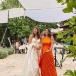 Evgenia Samara Instagram - [104/366•2024]* ___________________ Την παντρέψαμε και αυτήν την κοπελούδα, δηλαδή τώρα την παντρεύουμε όποτε συντονίσου στον @alphatv γιατί η Θοδώρα (η καινούργια μου η κολλητή) έχει χαρές στον @sasmos_alphatv_official !!! Κατά τ’άλλα υπέρλαμπρες στην τοποθεσία Άνω Ποριά! Έχουμε να ζήσουμε πολλά στον επίλογο. Ετοιμαστείτε!!! #sasmos