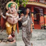 Evgenia Samara Instagram - [124/366•2024]* ___________________ Gupteshwor cave With Ganesha. Η προστάτιδα των τεχνών λέει🐘 Exploring Nepal day 7 #pokhara