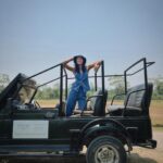 Evgenia Samara Instagram - [123/366•2024]* __________________ Safari mode 🔛🐘🐒🦏🐅 Όλα αυτά σε μια μέρα που μοιάζει με δέκα. Exploring Nepal day 5 #chitwannationalpark #safarilife