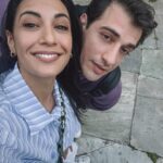 Evgenia Samara Instagram - [95-366•2024]* __________________ Φασαίοι τουρίστες στην πόλη μας… 👩🏻‍🤝‍👨🏼 #robotfriends