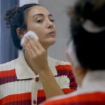 Evgenia Samara Instagram - [16/366•2024]* ___________________ Το beauty resolution της νέας χρονιάς λέγεται double cleansing. Με το @clinea_greece ξεκινάω με με micellar water Superfood Splash που τραβάει σαν μαγνήτης ρύπους και μακιγιάζ και συνεχίζω με ενυδατικό αφρό καθαρισμού Caring Bubbles που περιποιείται και χαρίζει φρεσκάδα στην επιδερμίδα μου, ενώ την καθαρίζει σε βάθος.  #NewYearNewMe#NewYearResolution #doublecleansing #clinea #cleanbeauty #refill_goodness