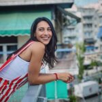Evgenia Samara Instagram - [148/366•2024]* _____________________ Πονηρή ριγέ σαλοΠέτα στο μπαλκόνι ♥️ #balconystories