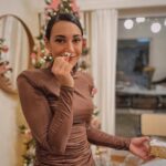 Evgenia Samara Instagram - [1/366•2024]* __________________ Πως μπήκε η χρονιά μου ➡️ πως θα πάει Καλή χρονιά αγαπημένοι μου γεμάτη από μικρά και μεγάλα θαύματα ❤️ #τουφλουριουτοπανηγυρι