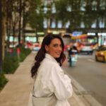 Evgenia Samara Instagram - [114/366•2024]* _____________________ Ωραίες οι νυχτερινές οι βόλτες στην Αττική και η σκόνη η Αφρικανική. ⏳ #athenswalks