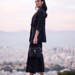 Evgenia Samara Instagram - [111/366•2024]* ___________________ Οταν κοιτάς από ψηλά , πρόσεχε μην πέσεις 🤘🏽 #athenswalk